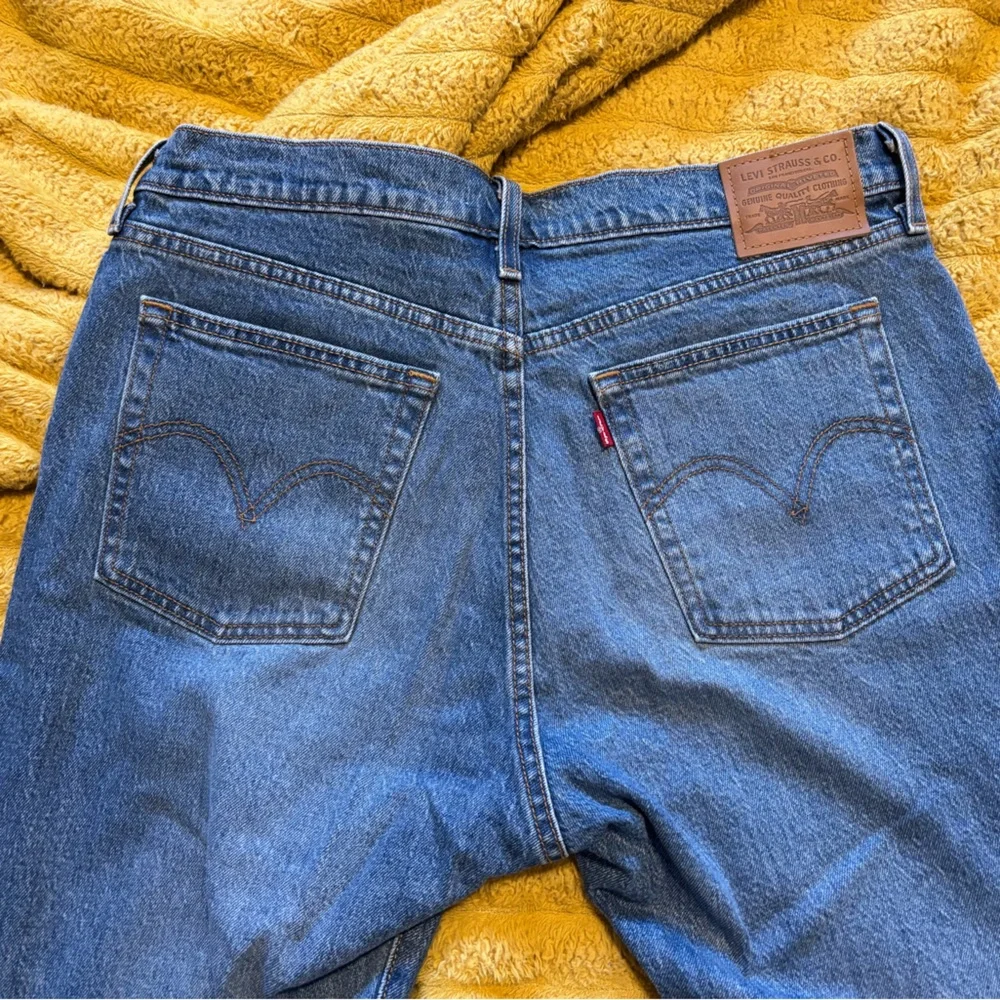 Levi's Women's Straight Leg Wedge Jean - Picture 4 of 7